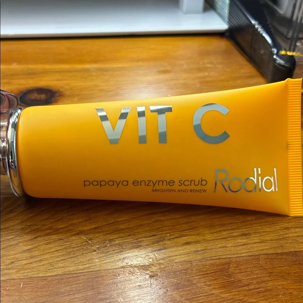 Rodial Vit C Enzyme Scrub in Vibrant Orange